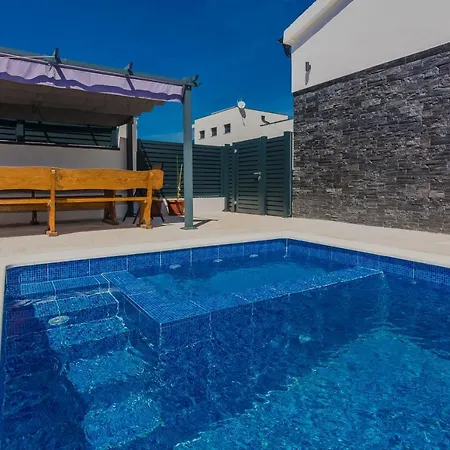 Tomic Villa