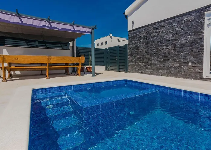 Tomic Villa