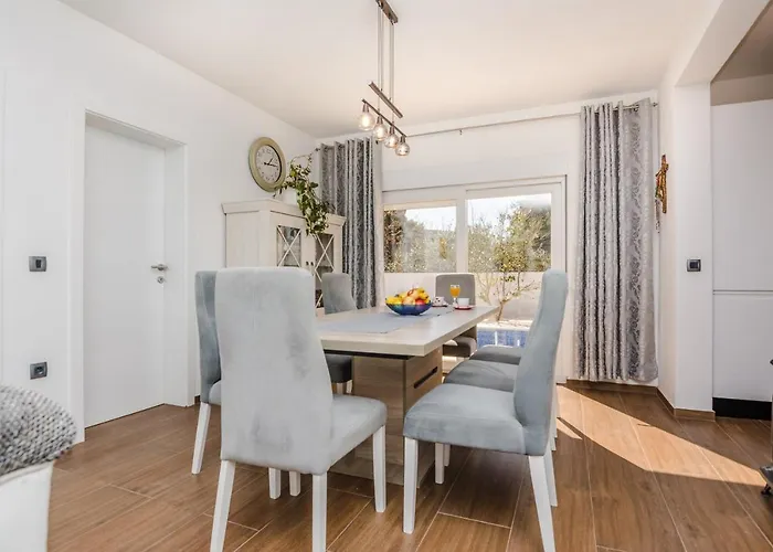 Tomic Вилла Вир